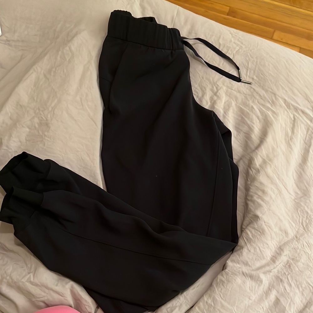 Lulu lemon joggers size 4